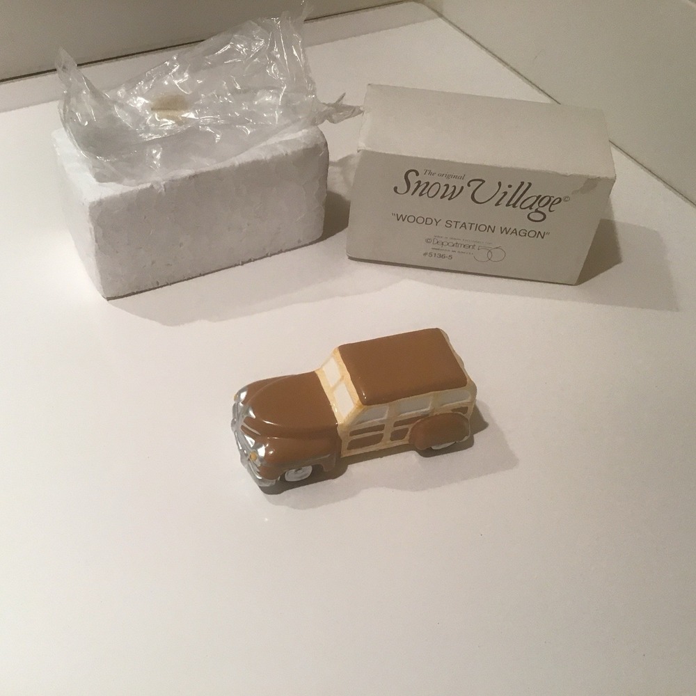 Vintage DEPT 56 Snow Village Woody Station Wagon 5136-5 1988 W/Box